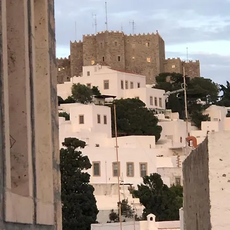 A Premium House In Chora 아파트 파트모스