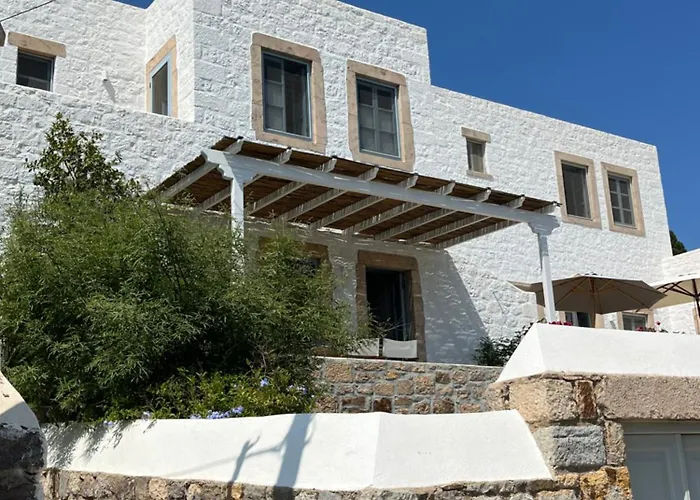 A Premium House In Chora شقة